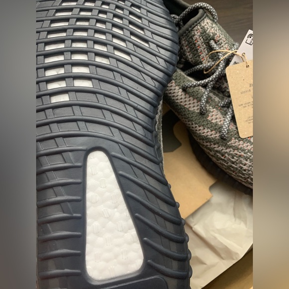 NWT Authentic Yeezy Boost 350 V2 Carbon Beluga - Picture 4 of 5